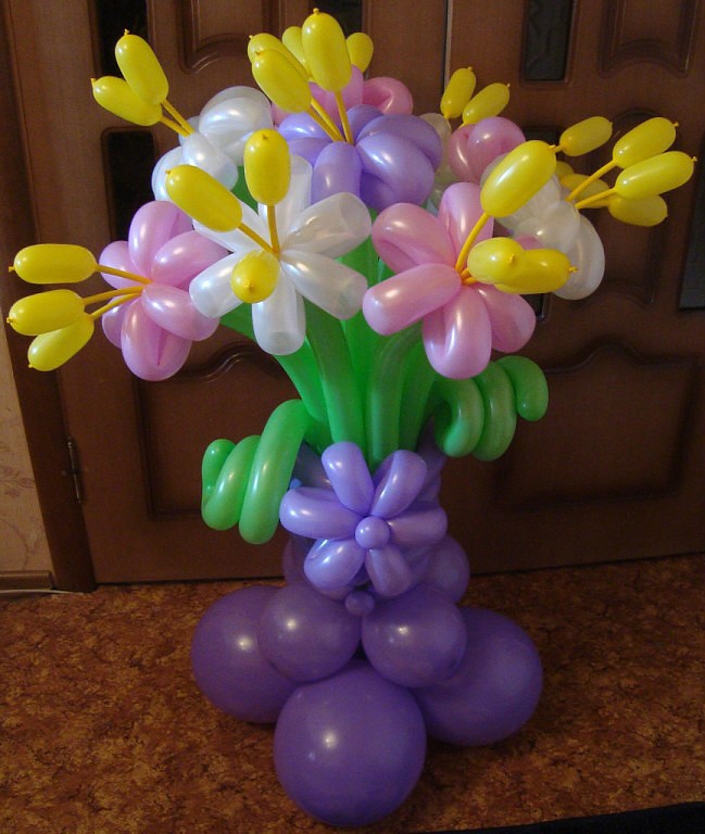 Цветы из шариков купить. Букет из шаров. Цветы из воздушных шаров. Букет цветов из шариков. Букет из надувных шаров.